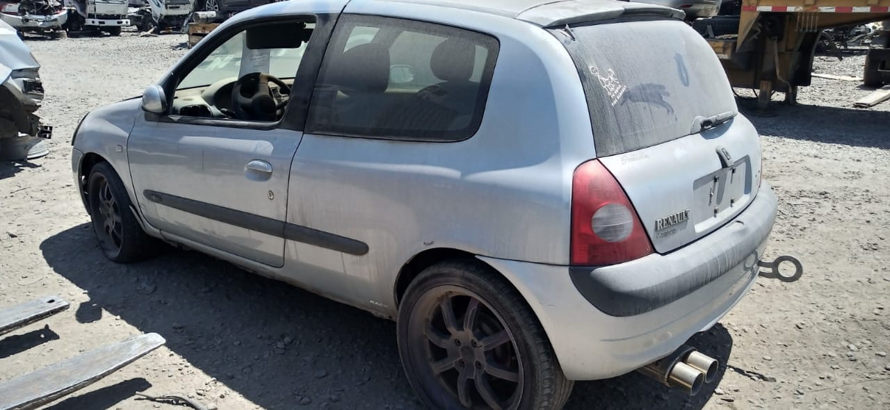  Renault CLIO 2006    EN DESARME